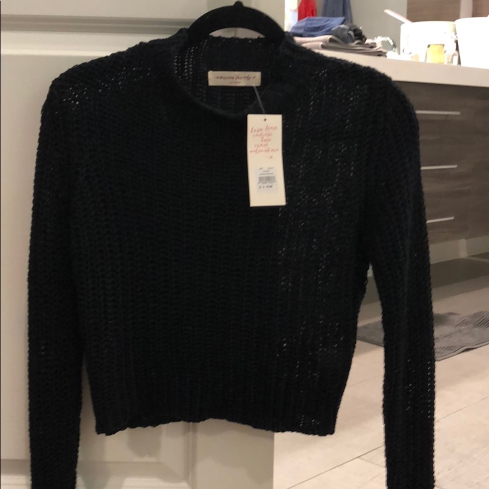 American threads cropped black sweater new